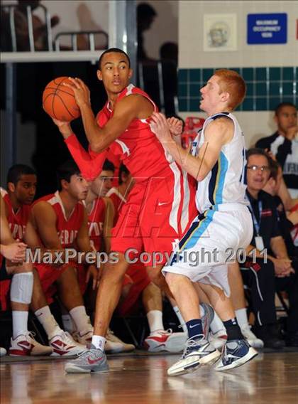 Thumbnail 1 in Mater Dei vs. Foothill (MaxPreps Holiday Classic) photogallery.