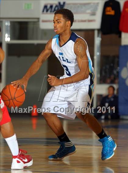 Thumbnail 2 in Mater Dei vs. Foothill (MaxPreps Holiday Classic) photogallery.
