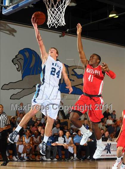 Thumbnail 3 in Mater Dei vs. Foothill (MaxPreps Holiday Classic) photogallery.