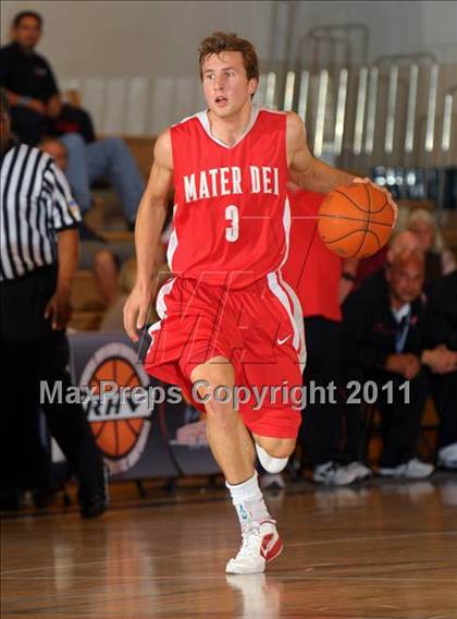Thumbnail 2 in Mater Dei vs. Foothill (MaxPreps Holiday Classic) photogallery.