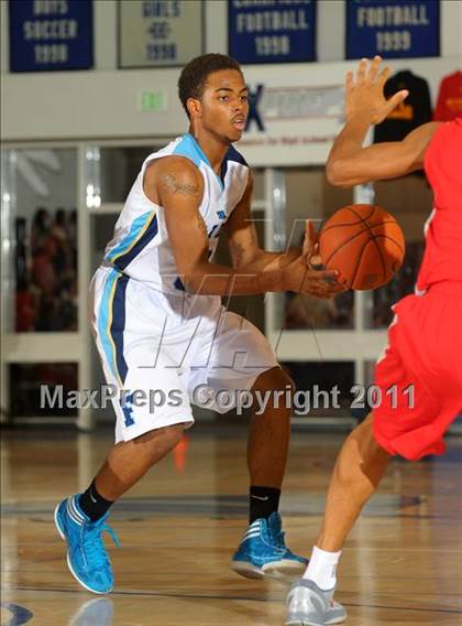 Thumbnail 3 in Mater Dei vs. Foothill (MaxPreps Holiday Classic) photogallery.