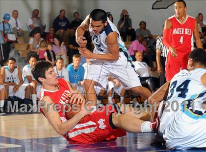 Thumbnail 3 in Mater Dei vs. Foothill (MaxPreps Holiday Classic) photogallery.