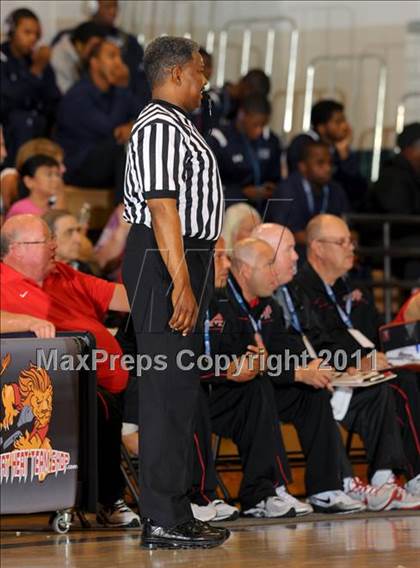 Thumbnail 2 in Mater Dei vs. Foothill (MaxPreps Holiday Classic) photogallery.