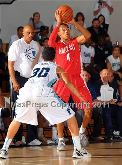 Thumbnail 1 in Mater Dei vs. Foothill (MaxPreps Holiday Classic) photogallery.