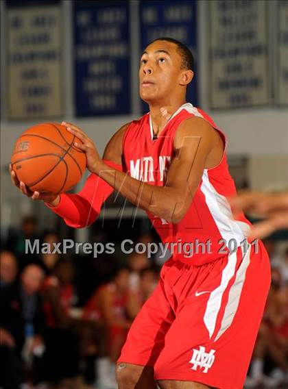 Thumbnail 1 in Mater Dei vs. Foothill (MaxPreps Holiday Classic) photogallery.