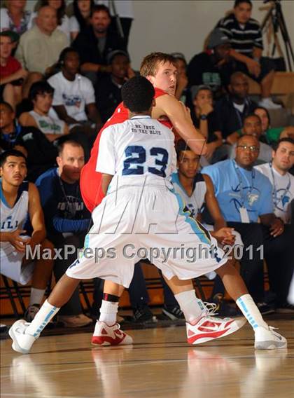 Thumbnail 1 in Mater Dei vs. Foothill (MaxPreps Holiday Classic) photogallery.