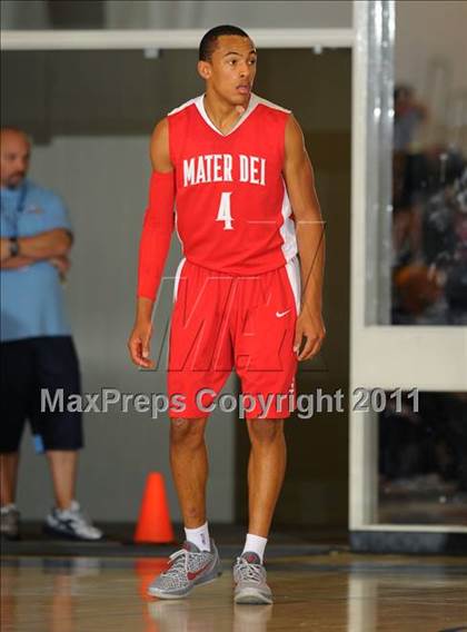 Thumbnail 2 in Mater Dei vs. Foothill (MaxPreps Holiday Classic) photogallery.