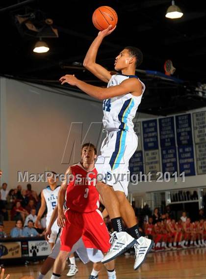 Thumbnail 1 in Mater Dei vs. Foothill (MaxPreps Holiday Classic) photogallery.