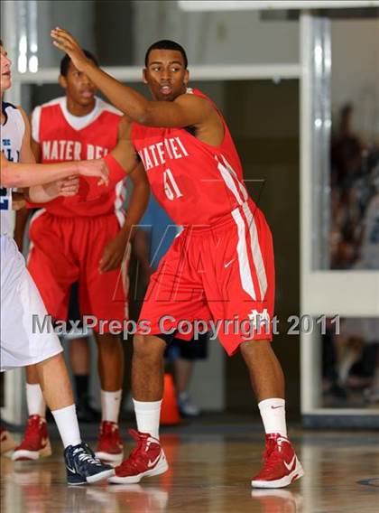 Thumbnail 3 in Mater Dei vs. Foothill (MaxPreps Holiday Classic) photogallery.