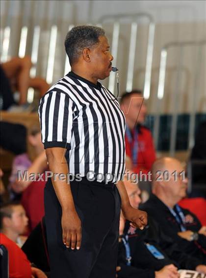 Thumbnail 3 in Mater Dei vs. Foothill (MaxPreps Holiday Classic) photogallery.