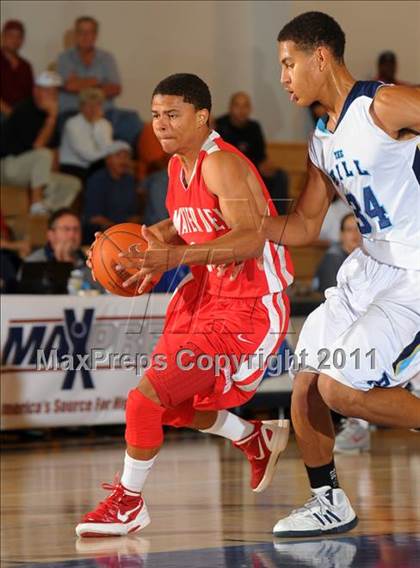 Thumbnail 1 in Mater Dei vs. Foothill (MaxPreps Holiday Classic) photogallery.