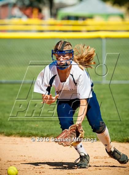 Thumbnail 3 in Gross Catholic vs. North Star photogallery.