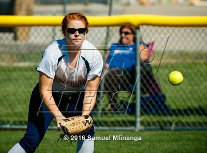Thumbnail 3 in Gross Catholic vs. North Star photogallery.