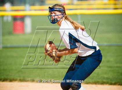 Thumbnail 2 in Gross Catholic vs. North Star photogallery.