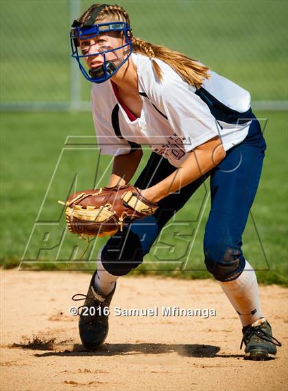 Thumbnail 3 in Gross Catholic vs. North Star photogallery.