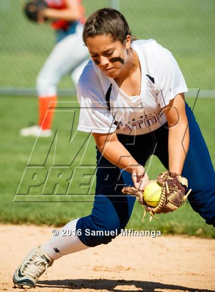 Thumbnail 2 in Gross Catholic vs. North Star photogallery.
