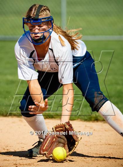 Thumbnail 2 in Gross Catholic vs. North Star photogallery.