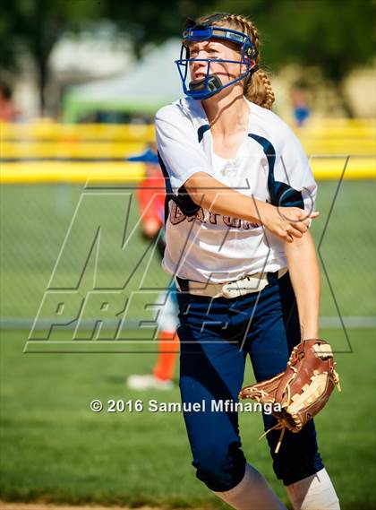 Thumbnail 2 in Gross Catholic vs. North Star photogallery.
