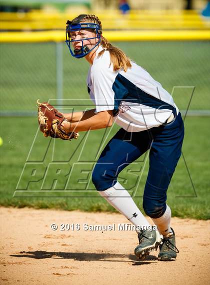 Thumbnail 2 in Gross Catholic vs. North Star photogallery.