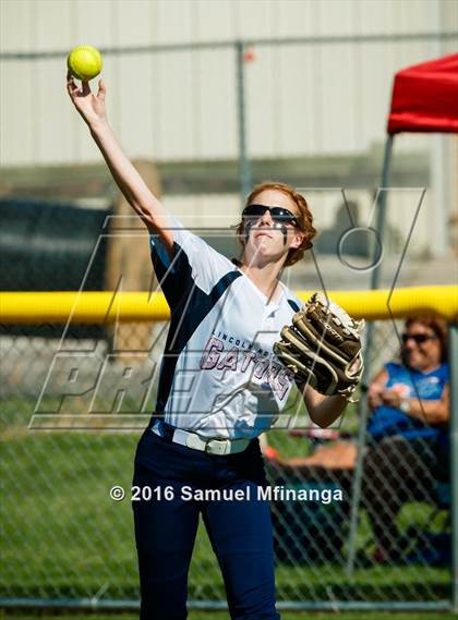 Thumbnail 2 in Gross Catholic vs. North Star photogallery.