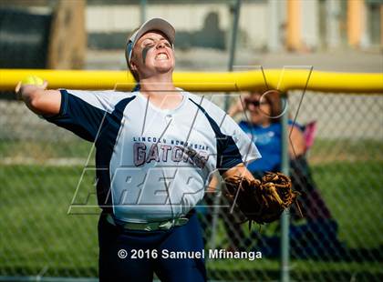 Thumbnail 3 in Gross Catholic vs. North Star photogallery.