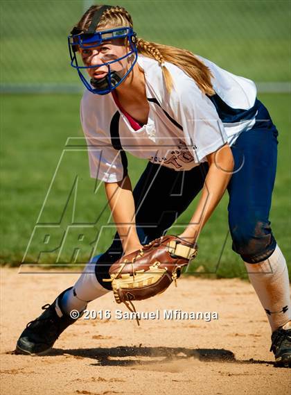 Thumbnail 2 in Gross Catholic vs. North Star photogallery.