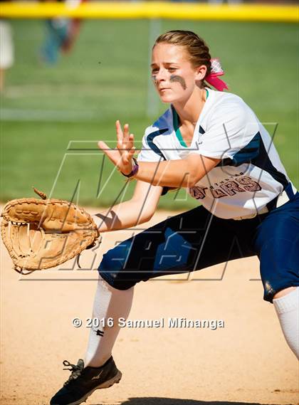 Thumbnail 2 in Gross Catholic vs. North Star photogallery.
