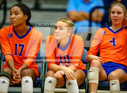 Thumbnail 2 in Grand Oaks vs College Park photogallery.