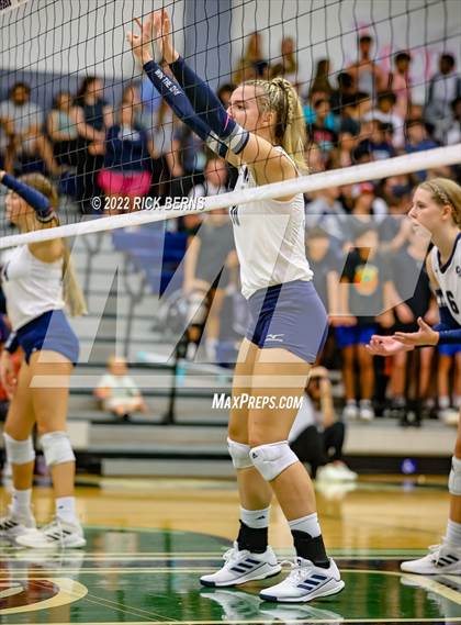 Thumbnail 2 in Grand Oaks vs College Park photogallery.