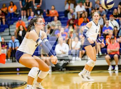 Thumbnail 3 in Grand Oaks vs College Park photogallery.
