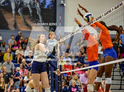 Thumbnail 2 in Grand Oaks vs College Park photogallery.