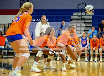 Thumbnail 3 in Grand Oaks vs College Park photogallery.