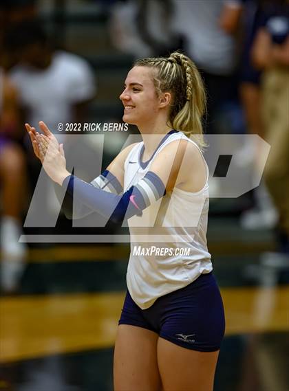 Thumbnail 2 in Grand Oaks vs College Park photogallery.