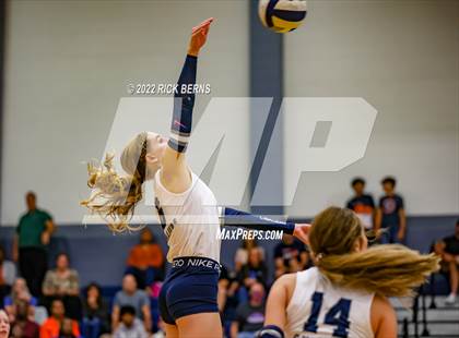 Thumbnail 1 in Grand Oaks vs College Park photogallery.