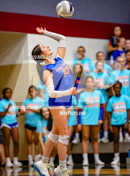 Thumbnail 3 in Grand Oaks vs College Park photogallery.