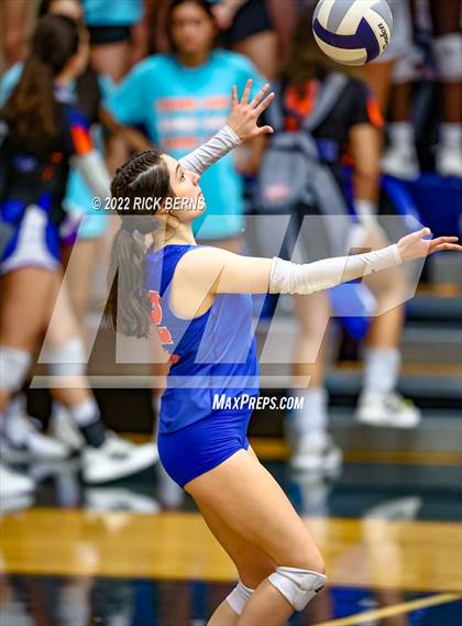 Thumbnail 3 in Grand Oaks vs College Park photogallery.