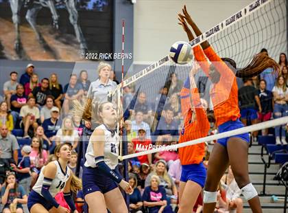 Thumbnail 1 in Grand Oaks vs College Park photogallery.