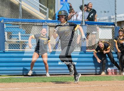 Thumbnail 2 in St. Anthony's vs. St. Joseph-by-the-Sea (NYS CHSAA AA Final) photogallery.