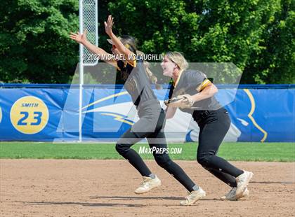 Thumbnail 2 in St. Anthony's vs. St. Joseph-by-the-Sea (NYS CHSAA AA Final) photogallery.