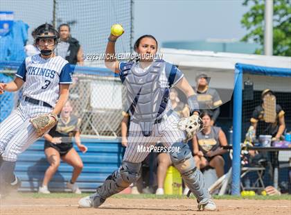 Thumbnail 2 in St. Anthony's vs. St. Joseph-by-the-Sea (NYS CHSAA AA Final) photogallery.