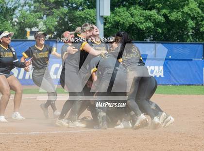 Thumbnail 3 in St. Anthony's vs. St. Joseph-by-the-Sea (NYS CHSAA AA Final) photogallery.
