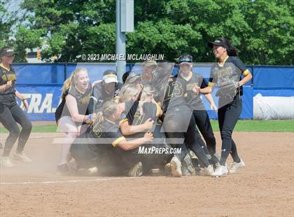 Thumbnail 2 in St. Anthony's vs. St. Joseph-by-the-Sea (NYS CHSAA AA Final) photogallery.