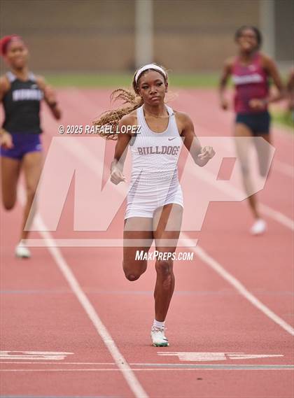 Thumbnail 2 in UIL 6A Track & Field District Finals (400M) photogallery.