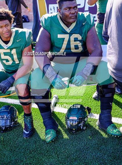 Thumbnail 2 in DeSoto vs. Southlake Carroll (UIL 6A Football Div II State Semi-Finals) photogallery.