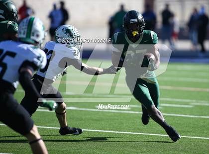 Thumbnail 1 in DeSoto vs. Southlake Carroll (UIL 6A Football Div II State Semi-Finals) photogallery.