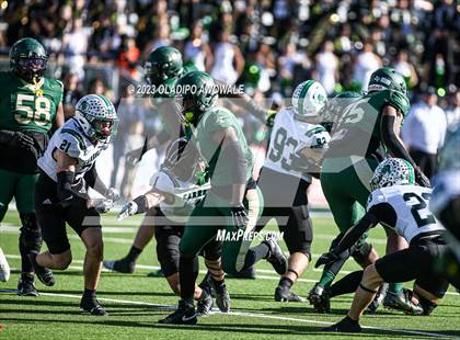 Thumbnail 2 in DeSoto vs. Southlake Carroll (UIL 6A Football Div II State Semi-Finals) photogallery.