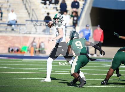 Thumbnail 3 in DeSoto vs. Southlake Carroll (UIL 6A Football Div II State Semi-Finals) photogallery.