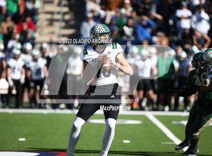 Thumbnail 3 in DeSoto vs. Southlake Carroll (UIL 6A Football Div II State Semi-Finals) photogallery.