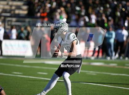 Thumbnail 1 in DeSoto vs. Southlake Carroll (UIL 6A Football Div II State Semi-Finals) photogallery.
