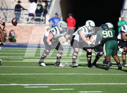 Thumbnail 2 in DeSoto vs. Southlake Carroll (UIL 6A Football Div II State Semi-Finals) photogallery.